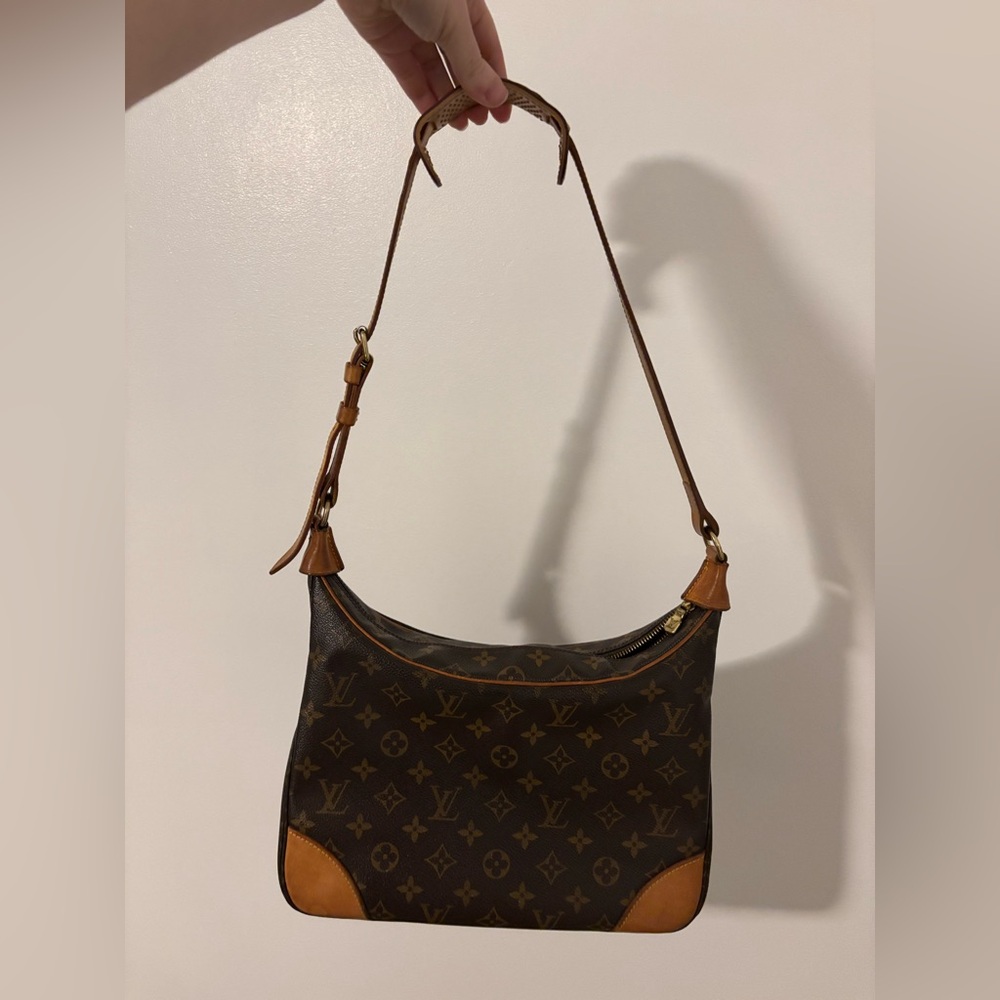 LOUIS VUITTON Monogram Boulogne 30 Shoulder Bag - Picture 2 of 15